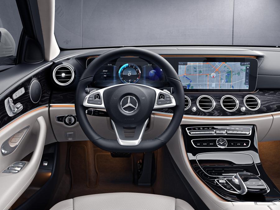 Торпедо Mercedes-Benz E300 L AMG Line 2016 года  (CN) (фото 9 из 22)